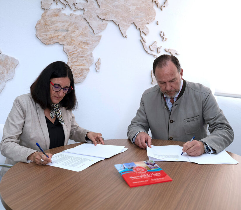 Firma entre Caja Rural y la UHU