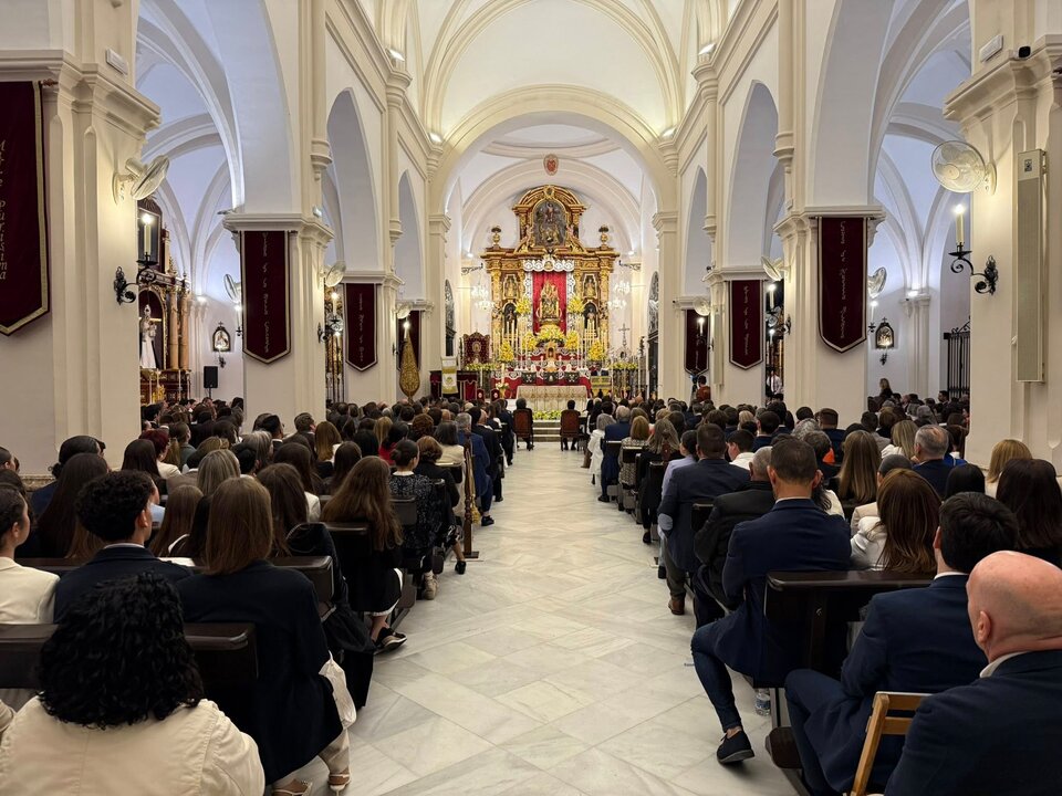 El público llenó la parroquia de Lepe