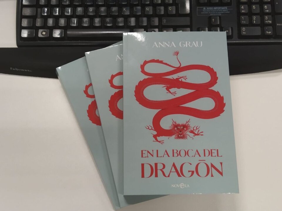 Portada del libro 'En la boca del dragón'