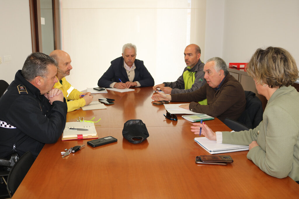 Reunión previa al simulacro forestal. Fuente: Ayto. Cartaya