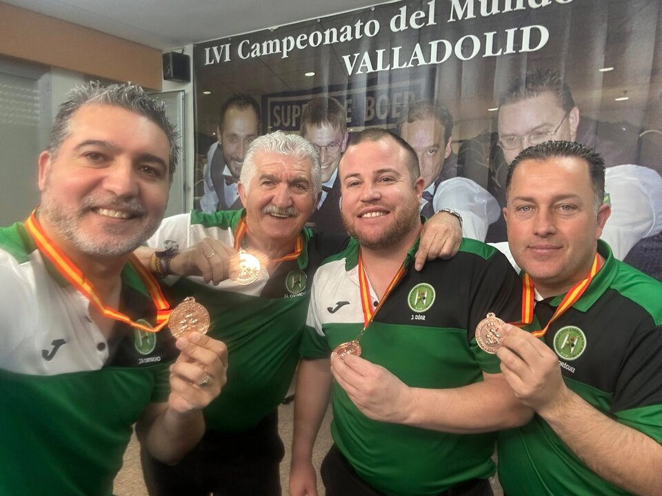 Selección andaluza con la medalla