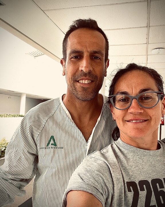 Emilio Martín junto a su mujer. Fuente: Facebook Emilio Martín