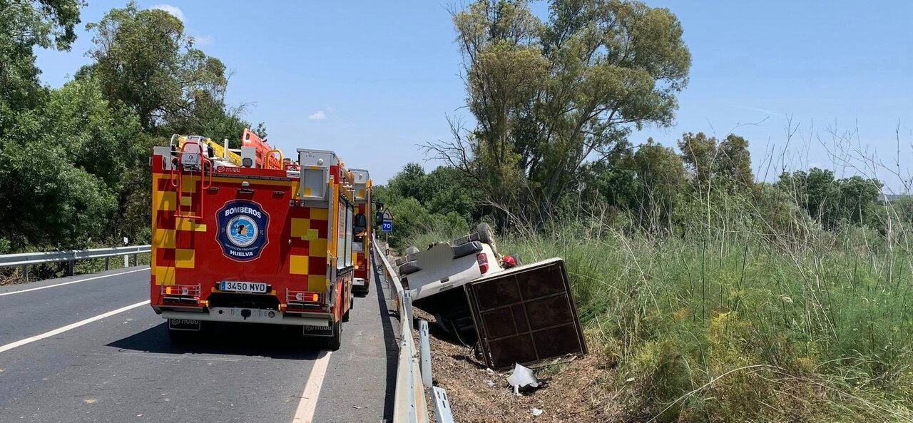Bomberos en el lugar del suceso