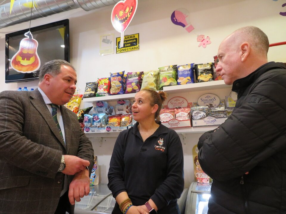 Visita a una tienda de golosinas. Fuente: Junta de Andalucía