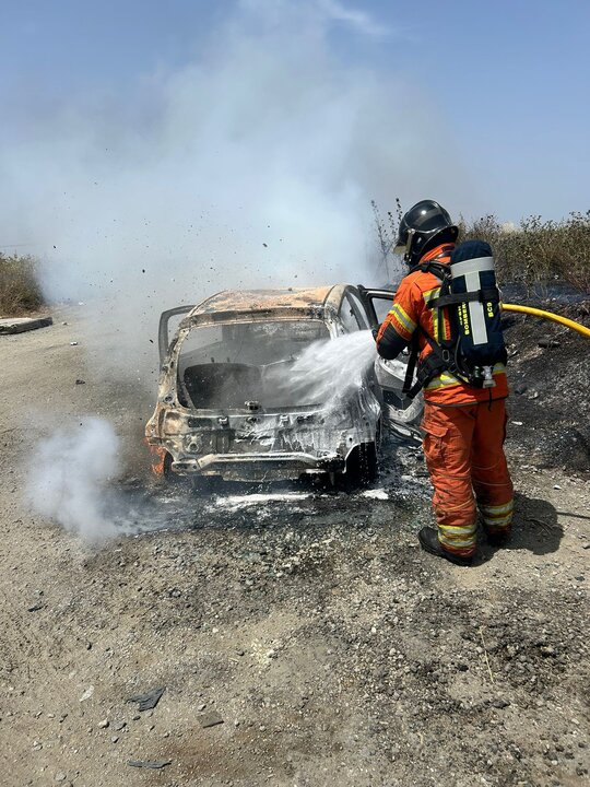 Incendio vehículo en San Juan del Puerto. Fuente: Sab Bomberos Huelva Provincia