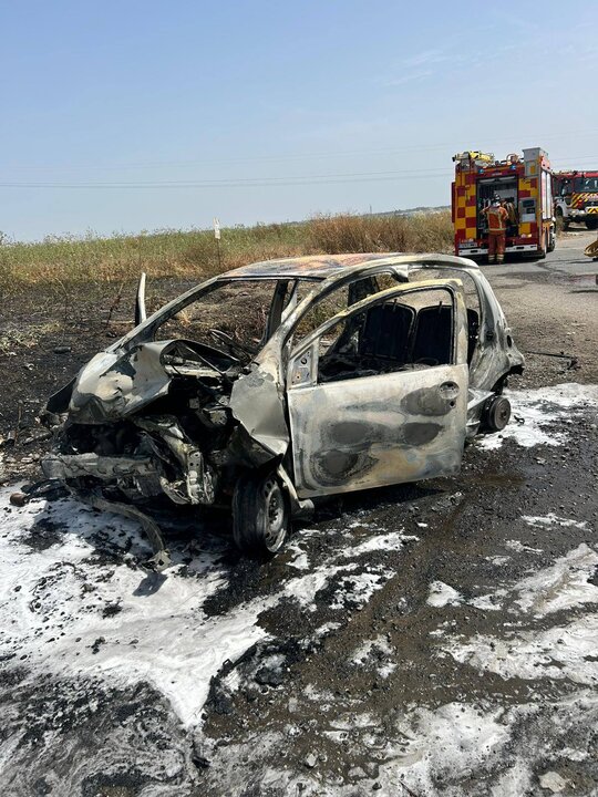 Incendio de vehículo en San Juan del Puerto. Fuente: Sab Bomberos Huelva Provincia