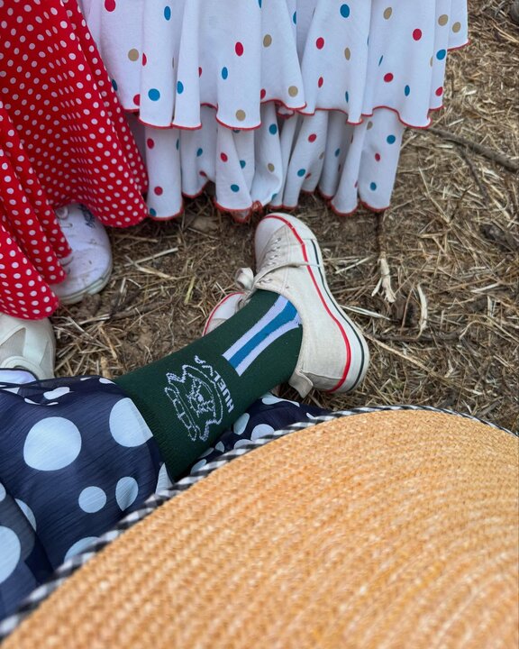 Calcetines de Huelva utilizados por Laura Sánchez para el Rocío. Fuente: Facebook Laura Sánchez