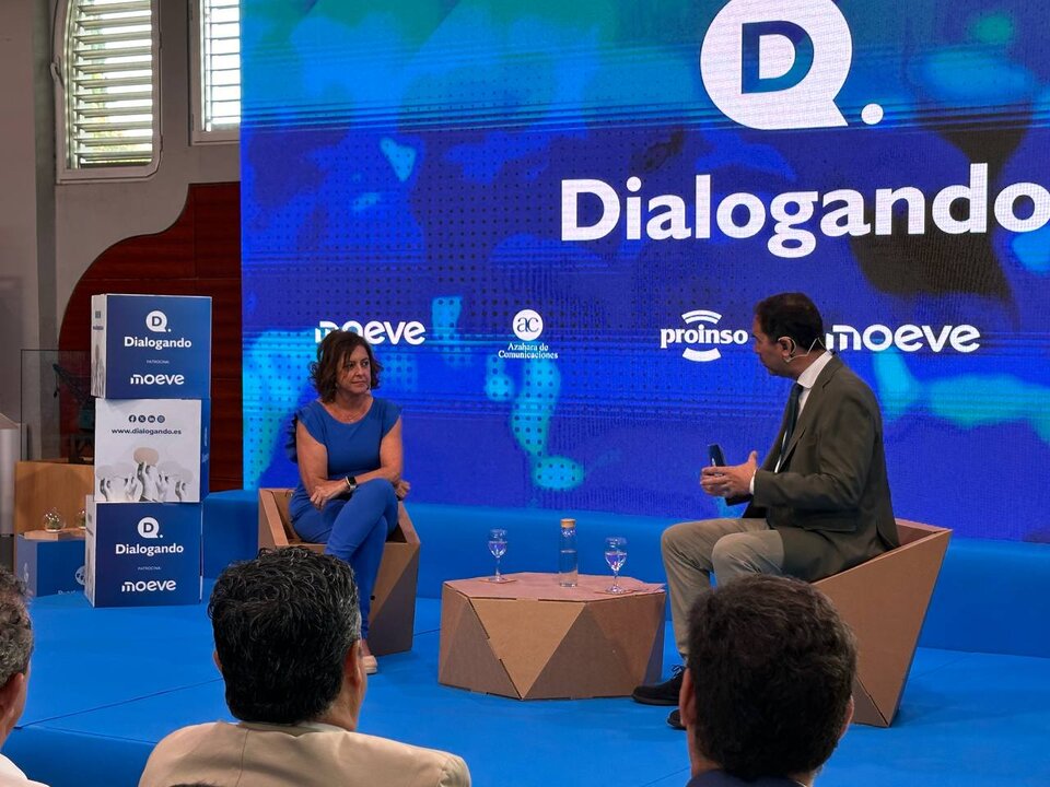 Dialogando con la consejera Catalina García.
