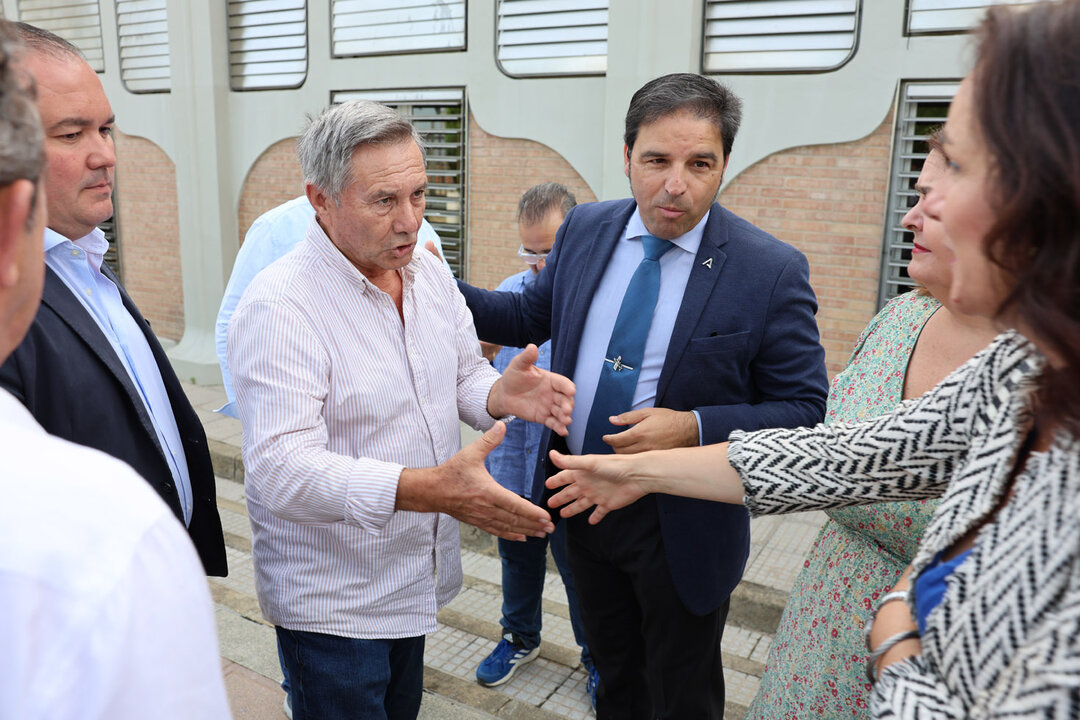 El presidente de la Asociación de Agricultores Puerta de Doñana (AAPD), Juan Mato, saluda a los presentes.
