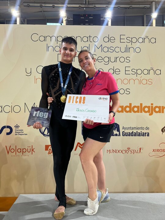 Jesús Casado junto a su entrenadora