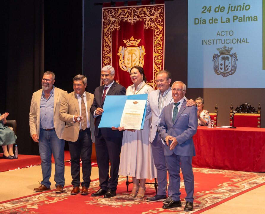 La Asociación de Cazadores reciben la Medalla de La Palma