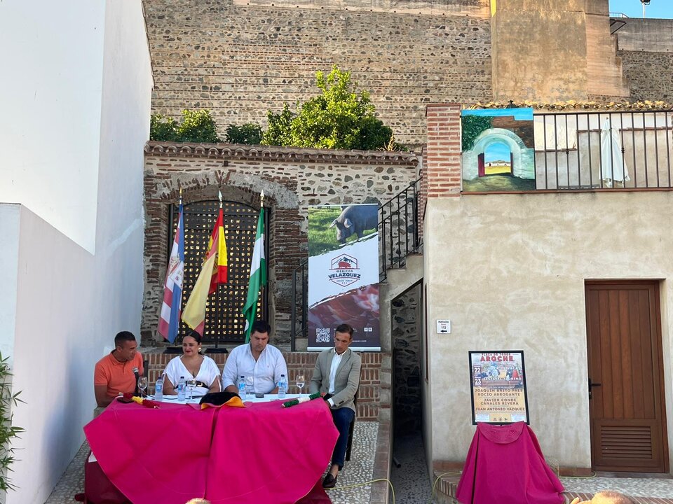 Presentación cartel taurino.