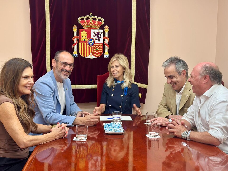 Reunión del nuevo rector de la UHU y la subdelegada del Gobierno