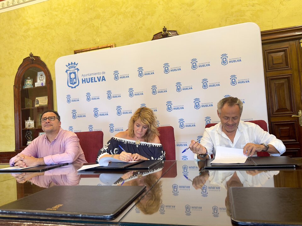 Fotografía Acuerdo con el Ayuntamiento de Huelva. Fuente: Huelva Comercio