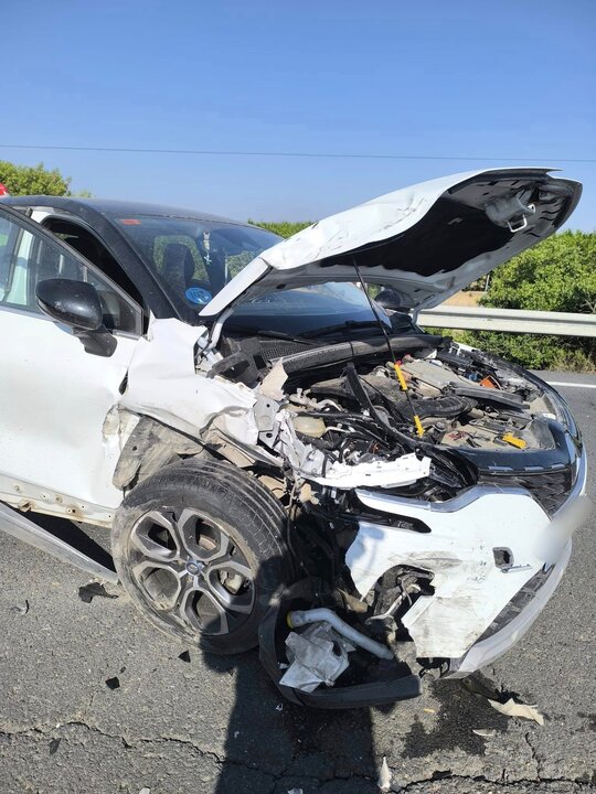 Así quedó el otro vehículo del accidente. Fuente: Sab Bomberos Huelva Provincia