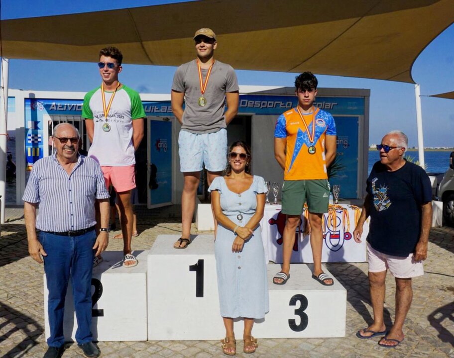 Club Natación Huelva en la Travesía Internacional a Nado del Río Guadiana. Fuente: Facebook Club Natación Huelva