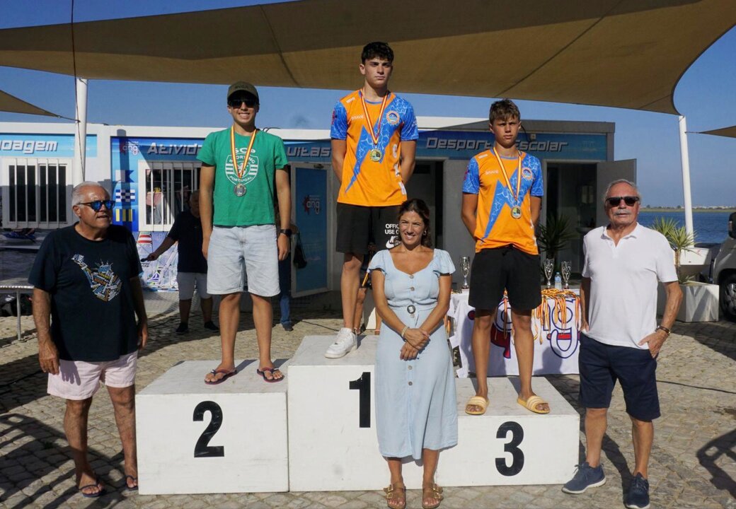 Club Natación Huelva en la Travesía Internacional a Nado del Río Guadiana. Fuente: Facebook Club Natación Huelva