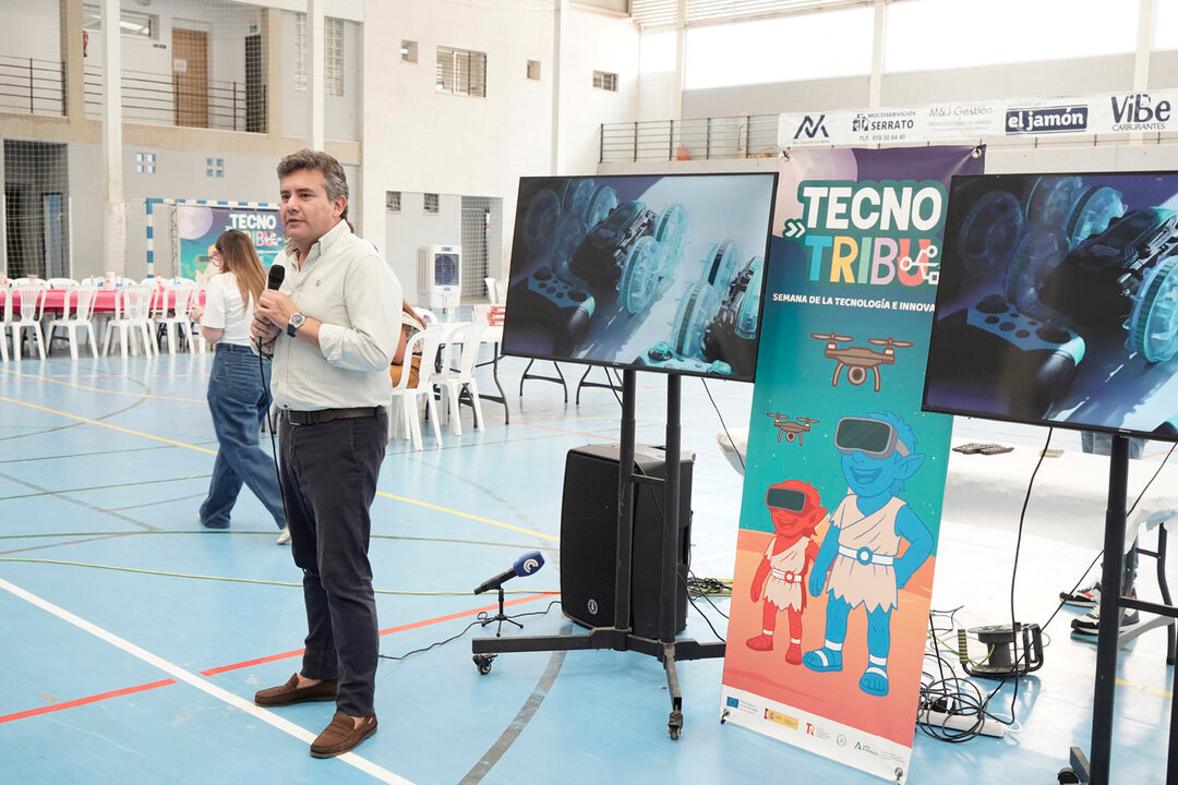 El alcalde de Lepe, Adolfo Verano, felicitó a los participantes y organizadores por hacer posible esta iniciativa.