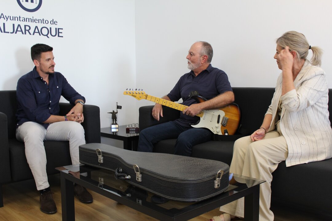 David Guil junto a Adrián Cano y  a Ana Mora. Fuente: Ayto. Aljaraque