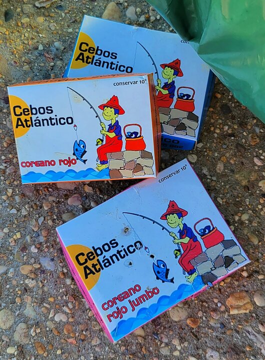 Basura de los pescadores en el Espigón de Punta Umbría: Fuente: Facebook de Quique Bolsitas