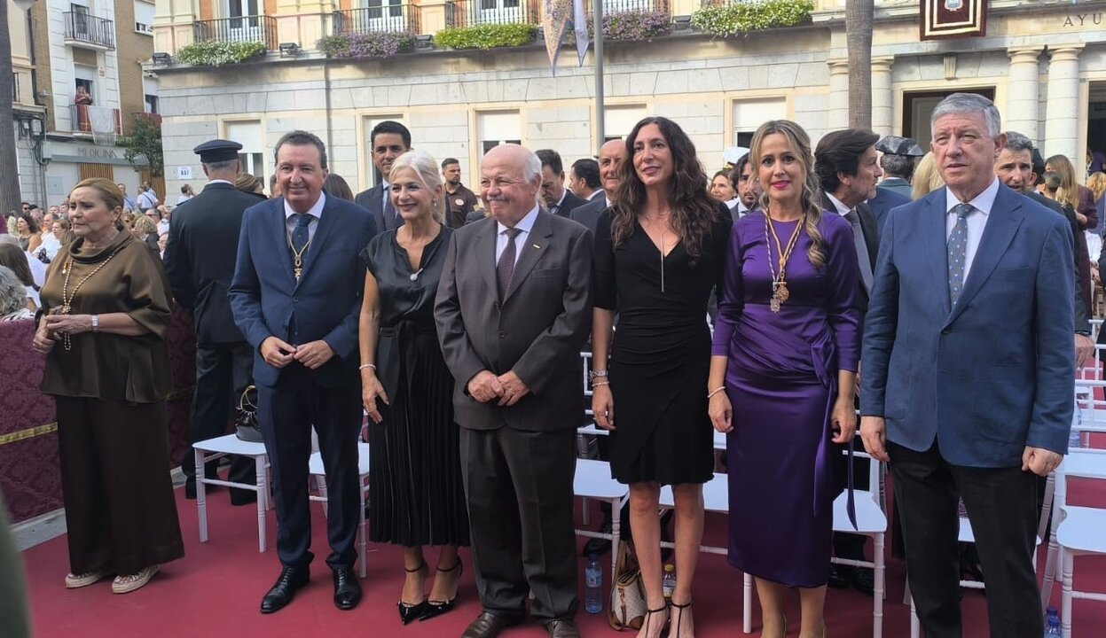 Las consejeras de Inclusión y de Cultura con otros representantes en la Carrera Oficial de la Magna