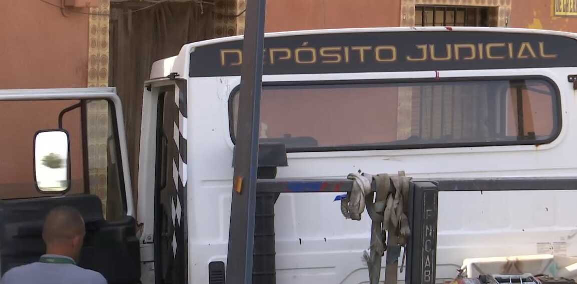 El camión del depósito judicial en la Costa