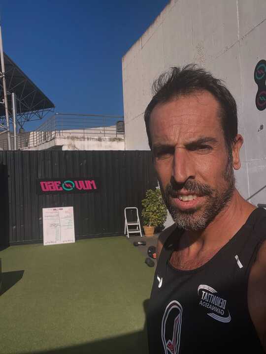 Emilio Martín realizando deporte. Fuente: Facebook Emilio Martín