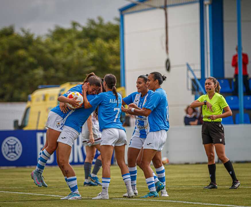 Sporting de Huelva celebrando uno de los goles. Fuente: X Sporting Huelva