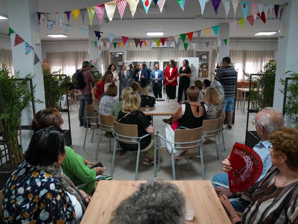Inauguración de la cafetería del Centro de Mayores en Almonte. Fuente: Ayto. Almonte
