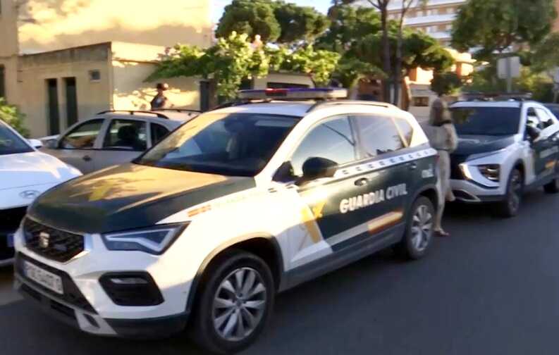 Coches de la Guardia Civil en el lugar de los hechos