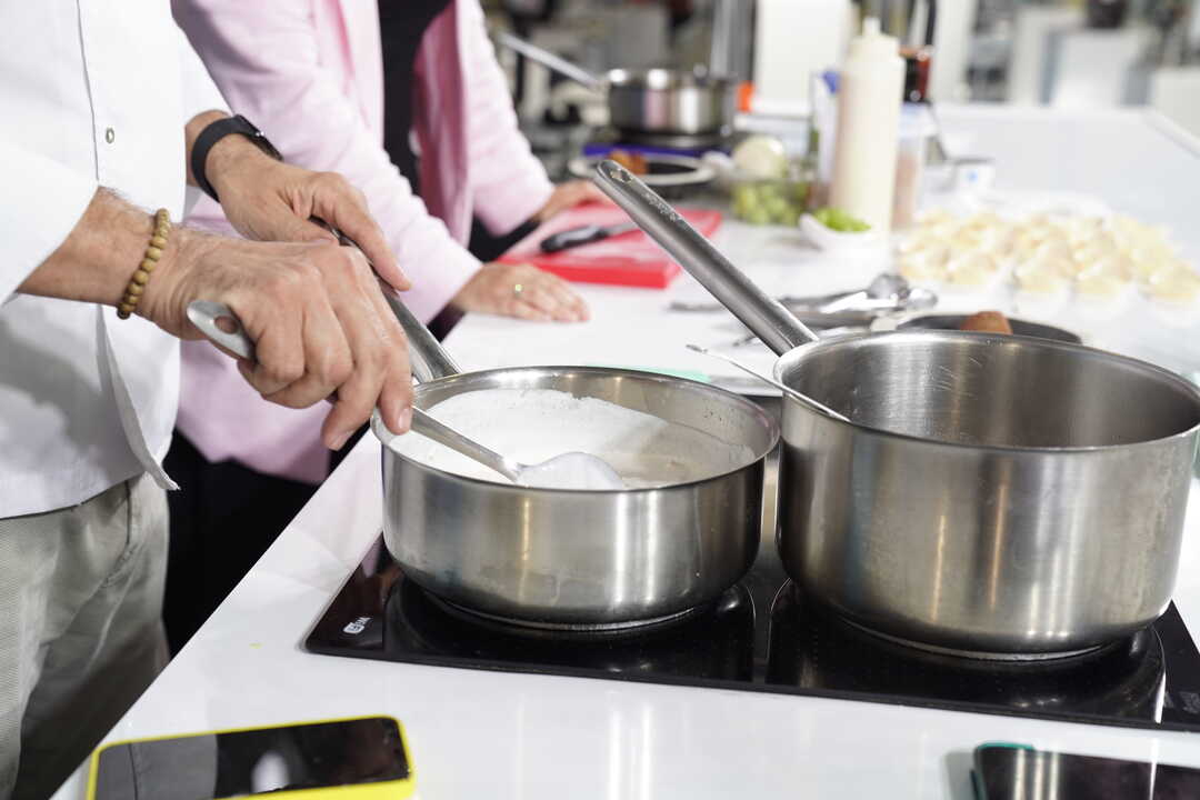 Tony Alberto protagonizando showcooking Diálogo de Sabores. Fuente: VIMAR