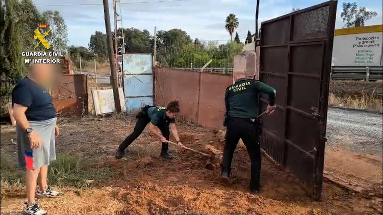La Guardia Civil actuando el pasado miércoles tras el temporal en la provincia. Fuente: Guardia Civil