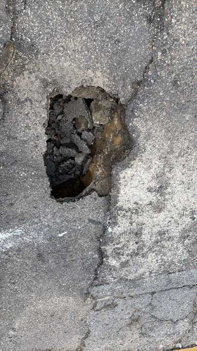 Socavón de la calle Viña. Fuente: Facebook Policía Local de Almonte