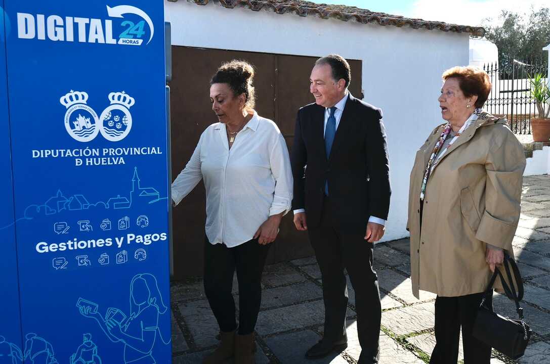 Cumbres de Enmedio ya puede retirar dinero en sus cajeros gracias a la Diputación. Fuente: Diputación de Huelva