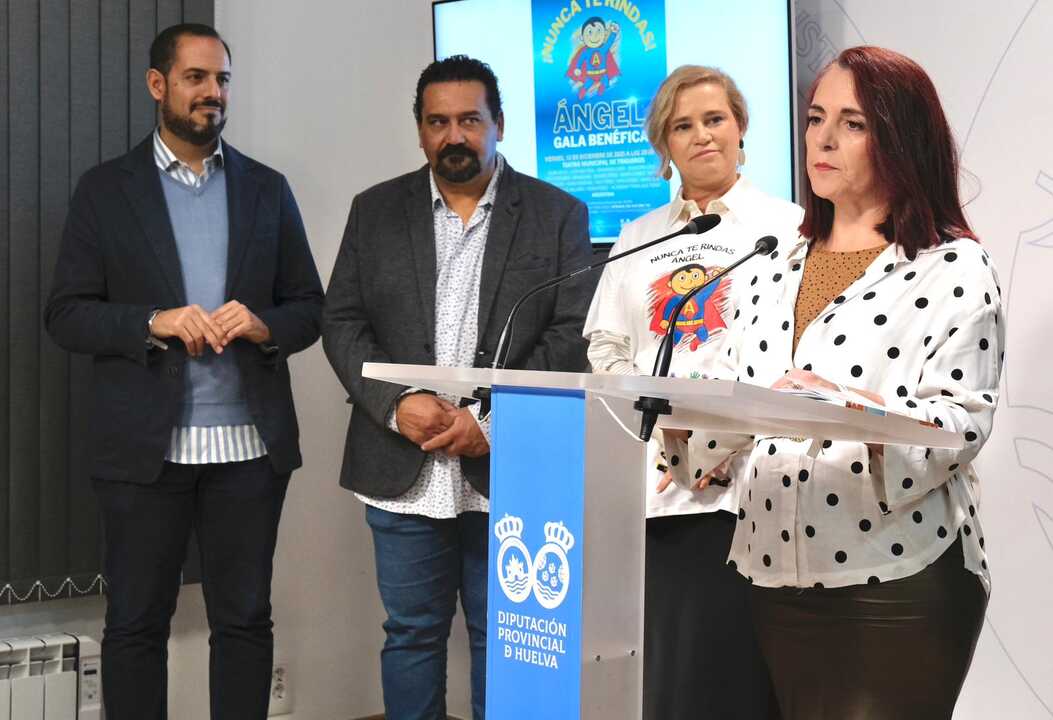 Madre de Ángel en la presentación. Fuente: Diputación de Huelva