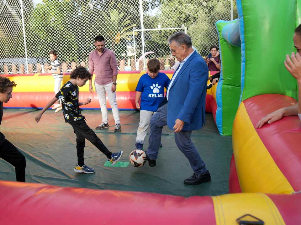 Paco Bella, en la inauguración de La Ciudad de los Niños en Almonte. Fuente: Facebook Paco Bella