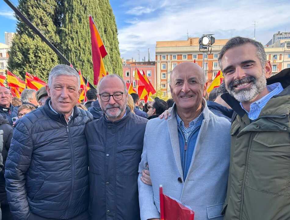 Senadores de Huelva con el consejero de Agricultura