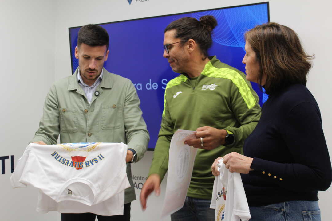 Adrián Cano, José María Beltrán y Leticia Villegas en la presentación del evento. Fuente: Ayto. Aljaraque