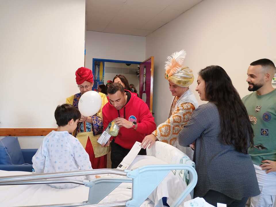 Visita del cartero real al Hospital Juan Ramón Jiménez