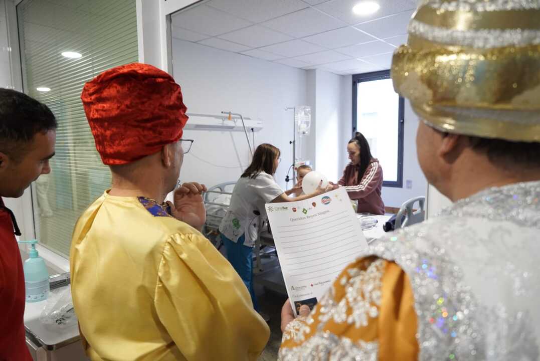 Visita del cartero real al Hospital Juan Ramón Jiménez