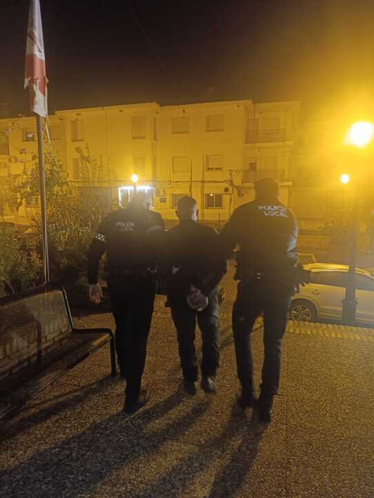 Detenido en Almonte. Fuente: Facebook Plataforma de Policías Locales de Almonte