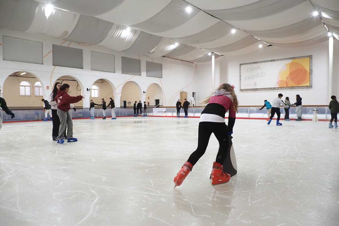 Inauguración de la pista de hielo en Palos. Fuente: Ayto. Palos