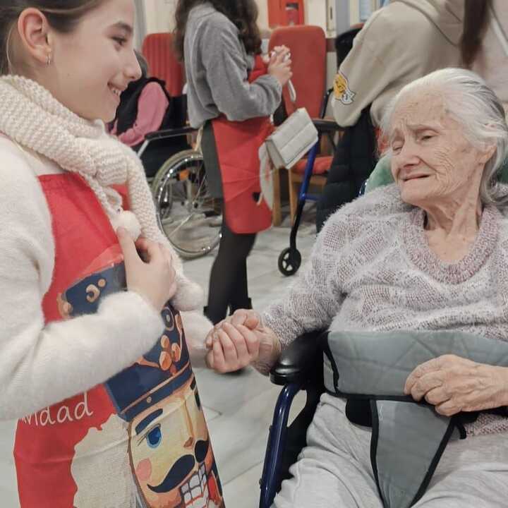 Los más pequeños acercan la Navidad a los mayores en Isla Cristina. Fuente: Ayto. Isla Cristina