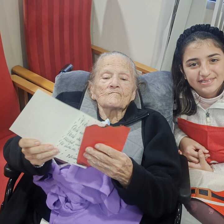 Los más pequeños acercan la Navidad a los mayores en Isla Cristina. Fuente: Ayto. Isla Cristina