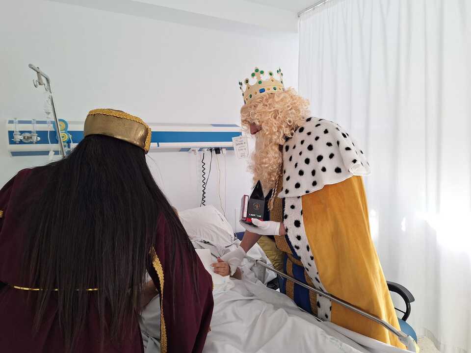 Los Reyes Magos visitan el Hospital Infanta Elena