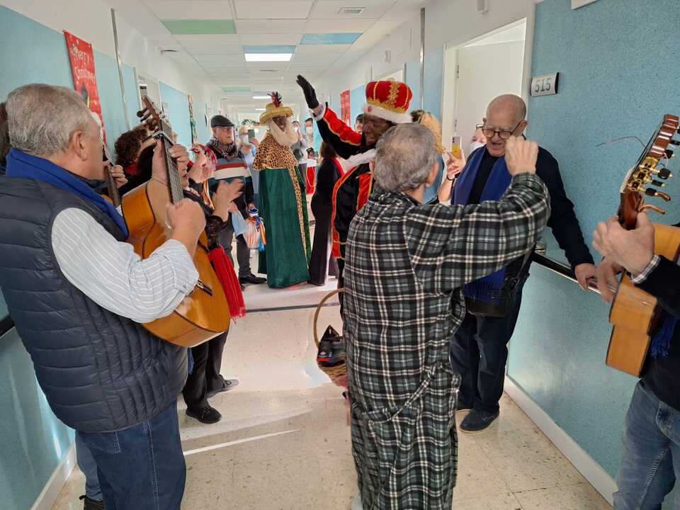 9d40a4f1-Los Reyes Magos visitan el Hospital Infanta Elena-427c-8361-eb0f47913486