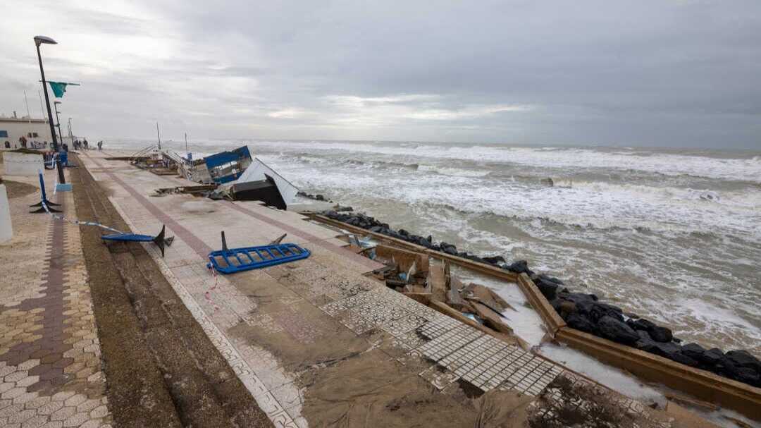 Así quedó el paseo marítimo de Matalascañas tras los temporales