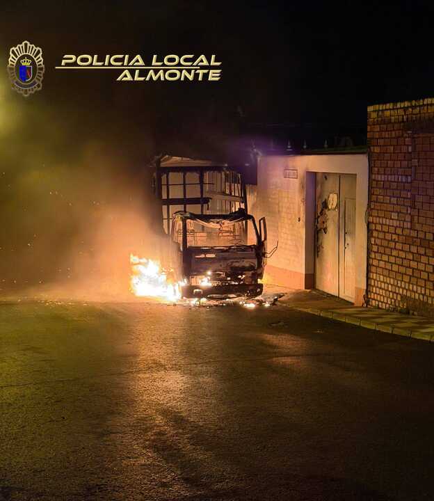 Así se encontraba el camión en Almonte. Fuente: Plataforma Policía Local de Almonte