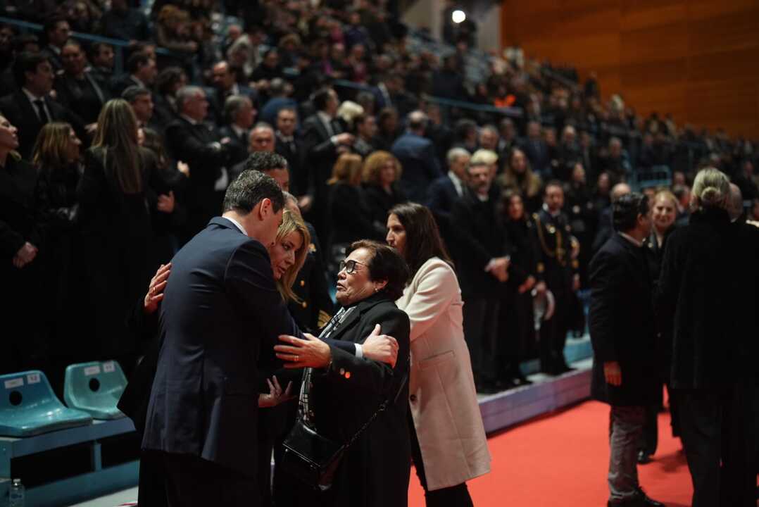 Juanma Moreno con los familiares de las víctimas. Fuente: X Juanma Moreno