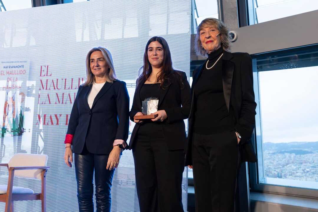 Las ganadoras del Premio Edebé Literatura Juvenil, May R Ayamonte y Premio Edebé Literatura Infantil, Paloma Bordons respectivamente el día en que el el Premio Edebé de Literatura Infantil y Juvenil llega a su 34ª edición.  FOTO: MARTA PEREZ